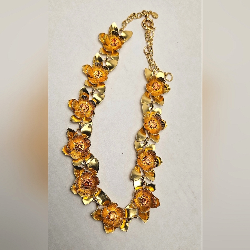 [J. CREW] Oversized Gold Flower Collar Statement Necklace - Picture 11 of 16
